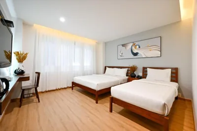 Habitación Triple Deluxe — Pearl Central Hotel- Near Nguyen Hue street